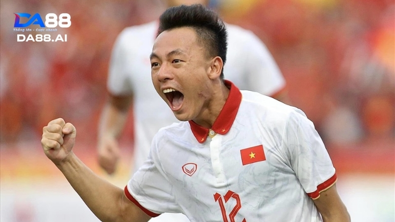 Tiền vệ 2k3 sơn là ai? Vì sao được nhiều bet thủ khen ngợi 4 Hành trình Sơn trở thành tuyển thủ quốc gia